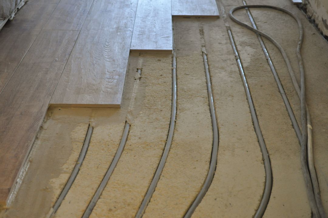 drewniane-podlogi-na-ogrzewanie-podlogowe-jak-wybrac-idealne-rozwiazanie-dla-twojego-domu